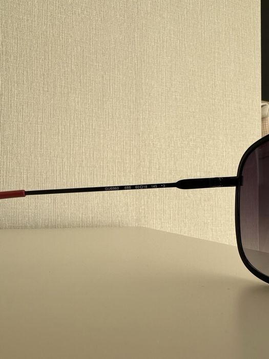 Мъжки слънчеви очила Guess