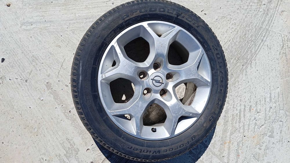 Roata opel aliaj 205 55 16 iarna .
