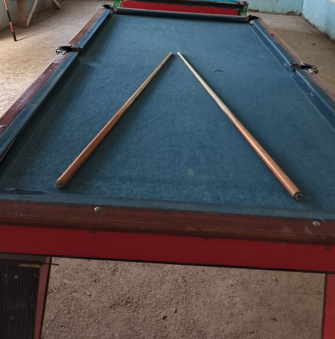Bilyard stoʼl kiylari bilan , komplekt