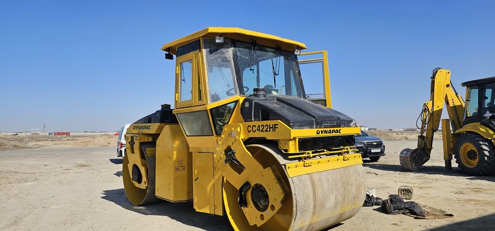 Дарожный 2 валцовий пневматический коток DYNAPAC