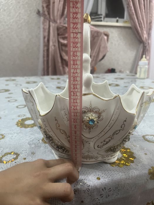 Конфетница со стразами добротная