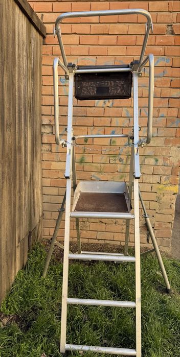 Scară mobila cu platforma