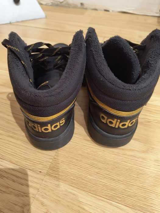 Зимни обувки Adidas номер 40