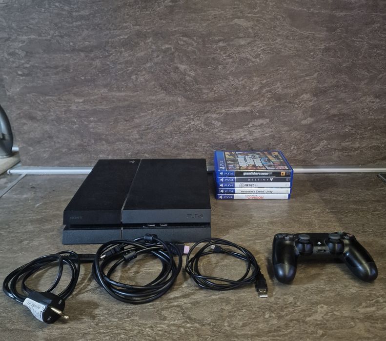 Playstation 4  +джойстик + 5 игри