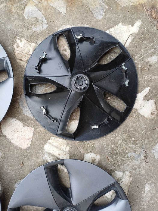 Оригинални тасове за Tesla 3 (Като нови)