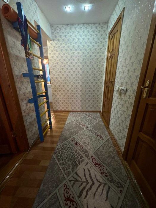 2 к.кв. в 8 мкр-не р-н Алтай
