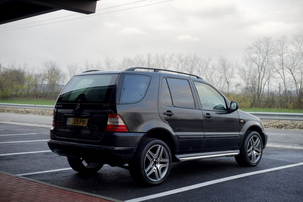 Dezmembrez Mercedes ML270 ML320 ML350 ML400 ML430 ML500 W163 usa far