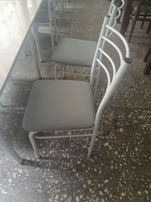 Stol va stullar kamplekt yangi sotiladi