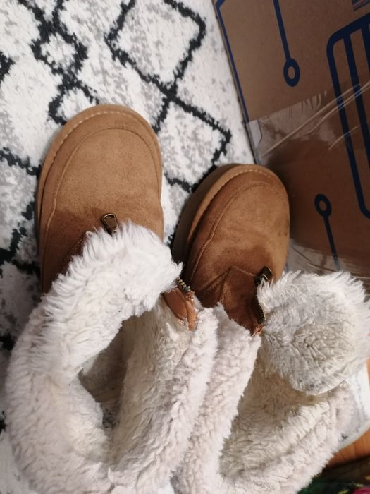 Ghete marimea 35 cu interiorul de 22.5 cm