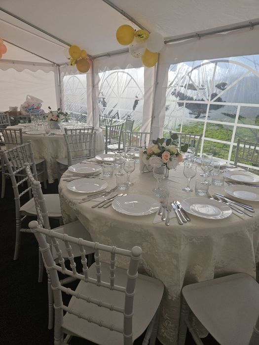 Închiriem corturi,mese,scaune,aranjamente floarale