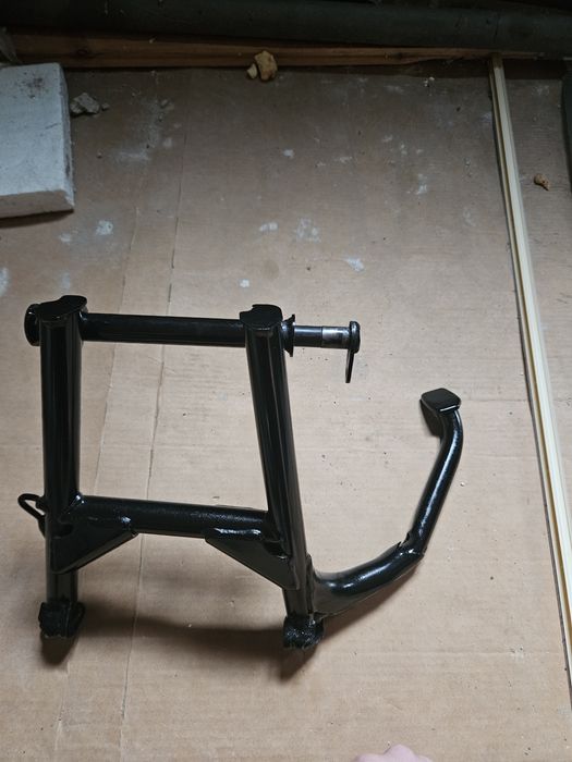 Централна стойка за мотор