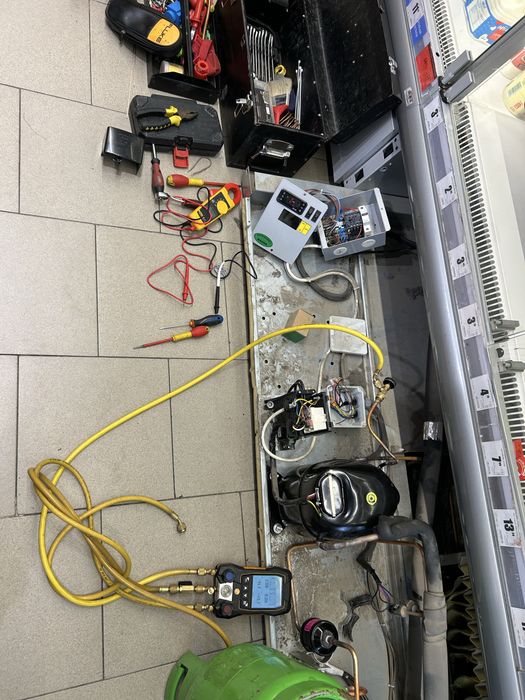 Reparatii vitrine frigirifice