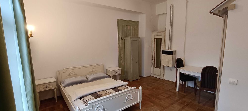 Garsoniera, camera, cu terasa in casa str Iorga central