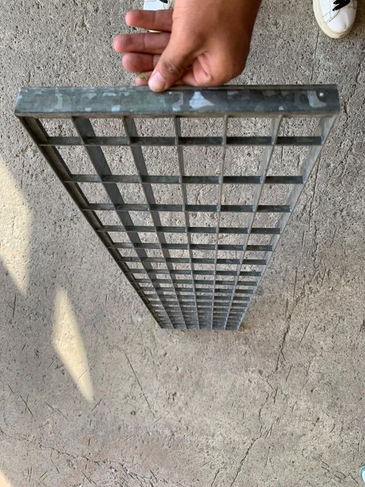 Trepte si gratare zincate