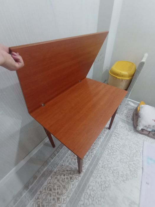 Кухонный стол б/у