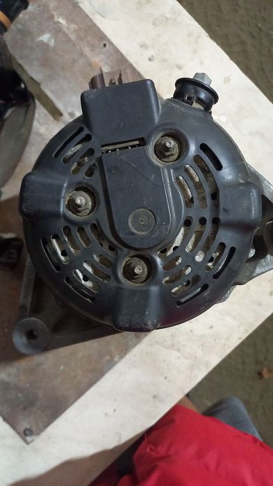 Продам генератор на автомобиль Тойота