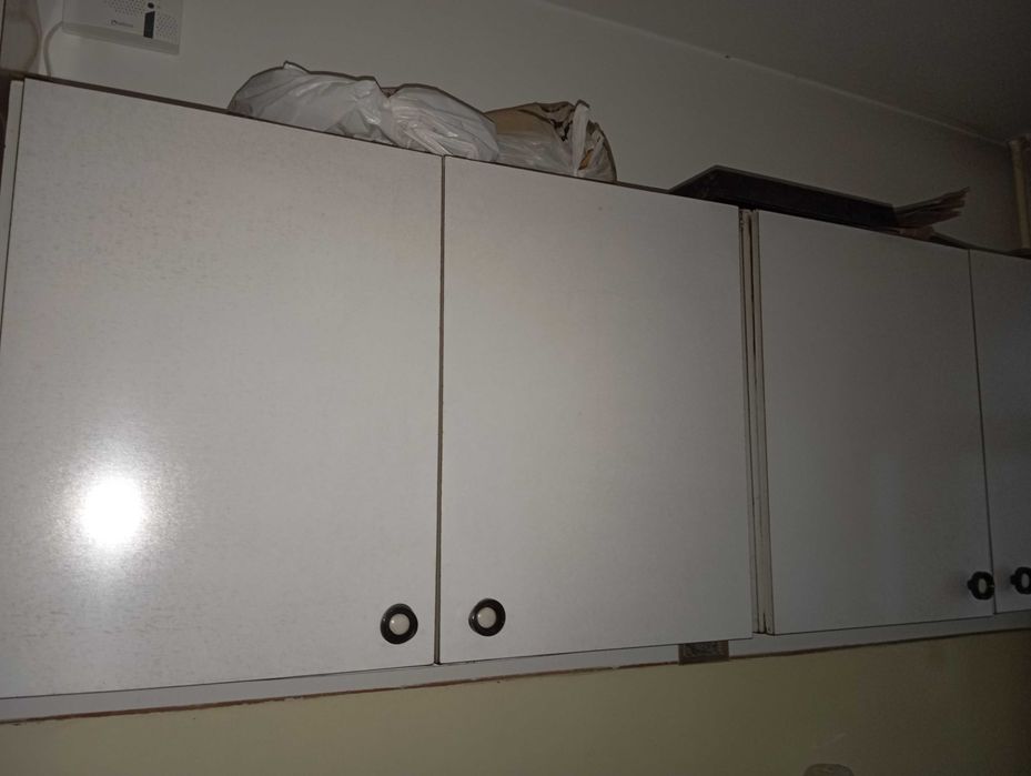 Donez urgent mobila bucătărie și biblioteca Ceahlăul