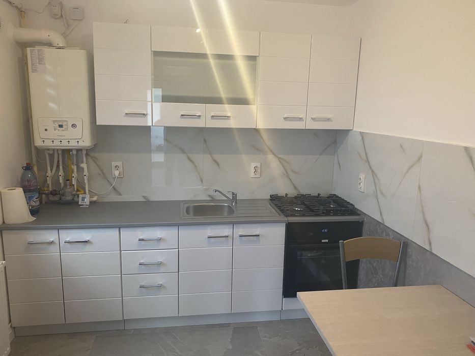 Inchiriez aparatament