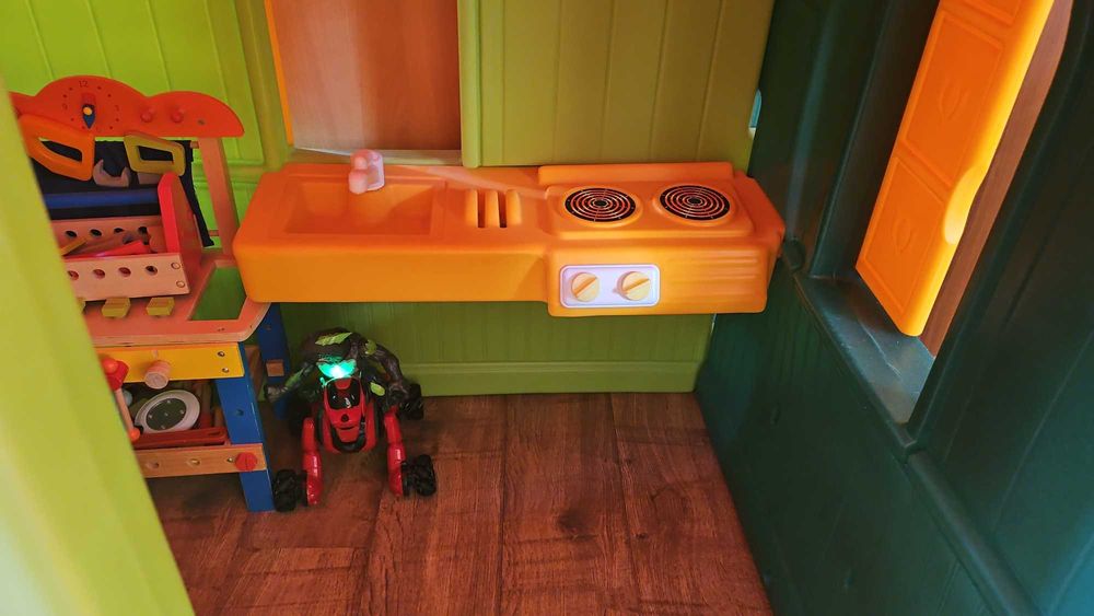 Детска пласмасова къщичка