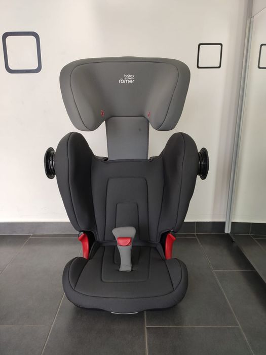 Scaun auto Britax Romer Kidfix cu isofix pentru copii între 15-36 kg