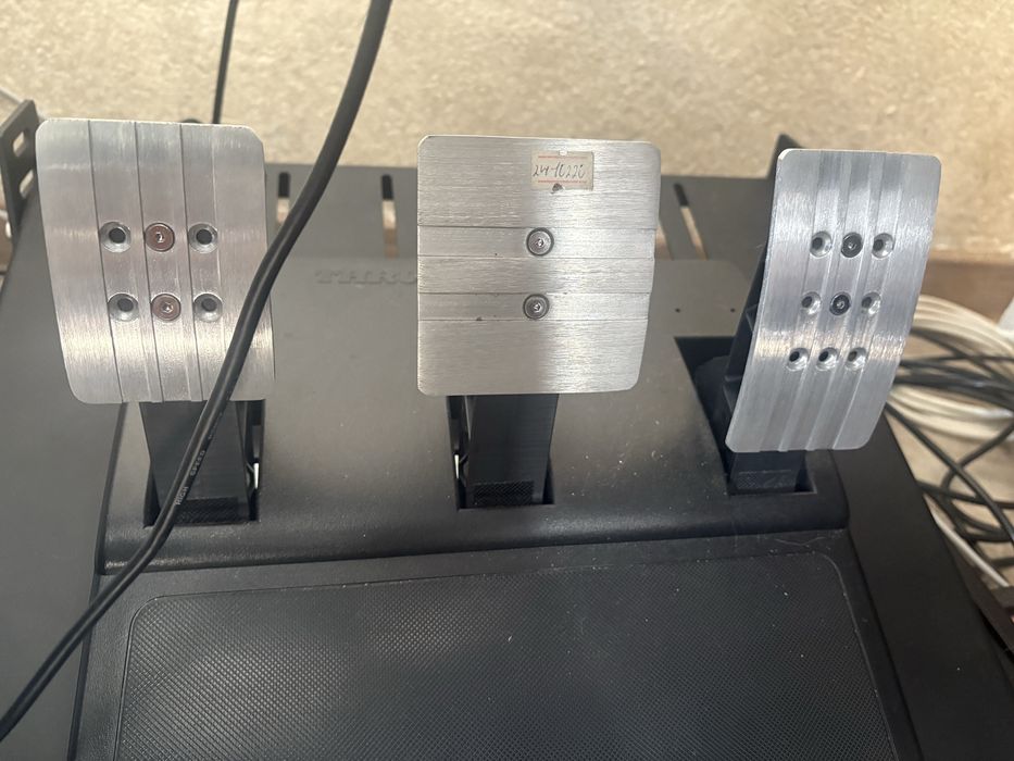 Игровой руль thrustmaster t300