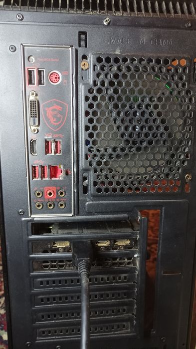 Игровой компьютер и монитор