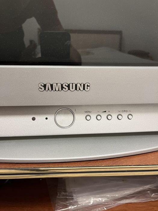 Продам телевизор с тумбой