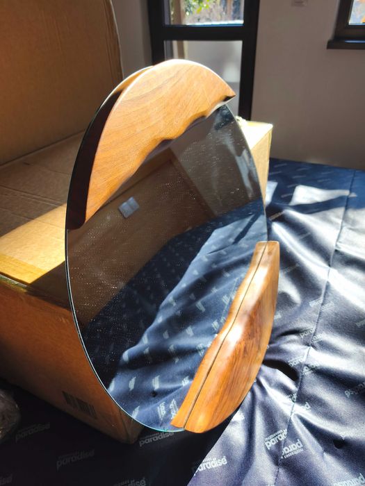 Дизайнерско ново огледало