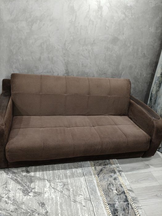 Продам диван Двухспальный