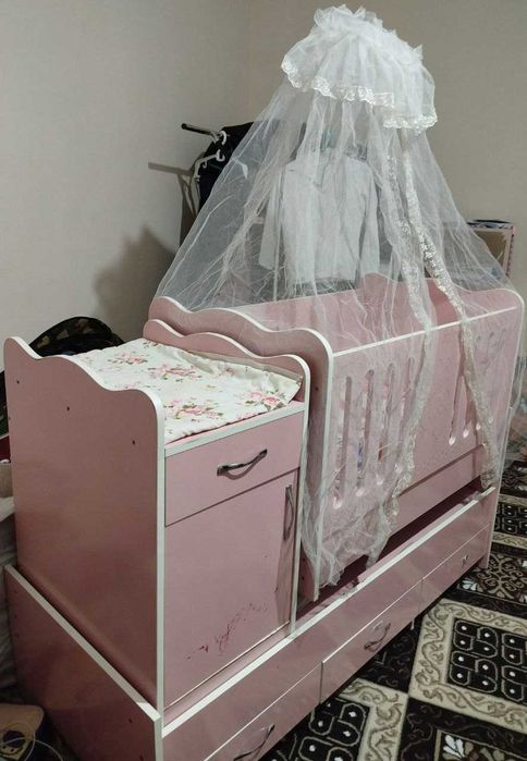 Детская крават нимного исползовано состаяние как новый