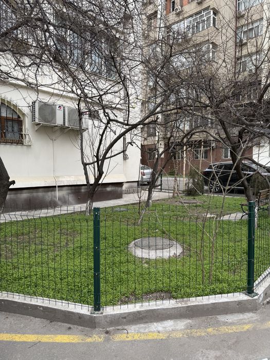 Айбек Банковская ( 1 этаж) 3/1/9 160 кв/м