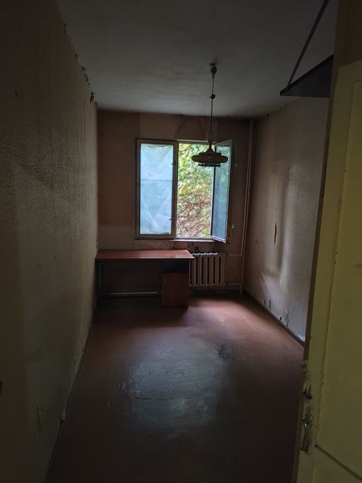 Чилонзор 8 кв.дан 2/2/4 уй срочно сотилади