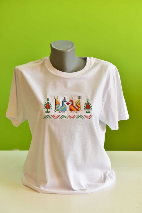 Тениска с бродерия шевица "Петли"