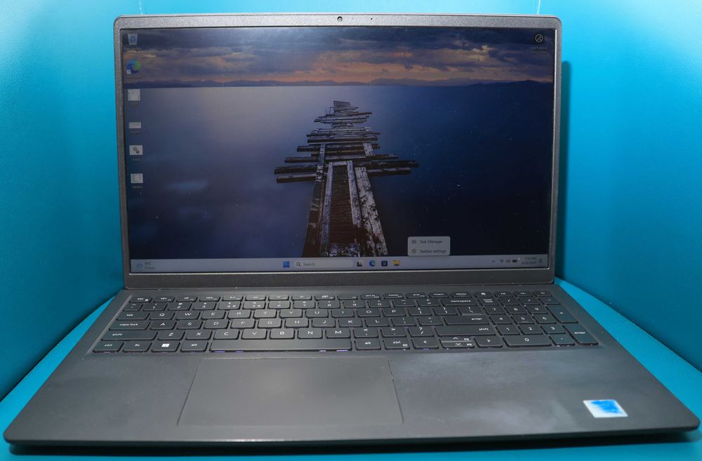 Laptop Dell Vostro 15 3510 – i5 Gen 11 / 8GB RAM / SSD 256GB NVMe (Aspect Excelent)