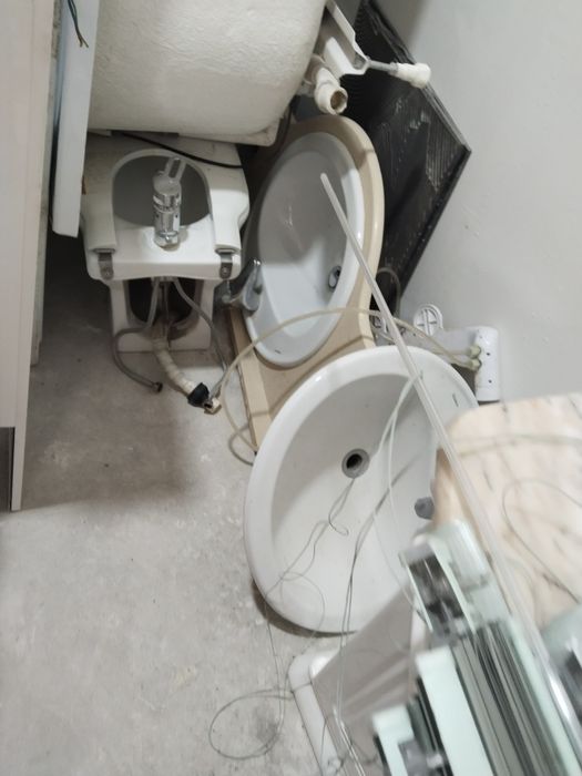 Продается Биде, унитаз, ванна, шкаф