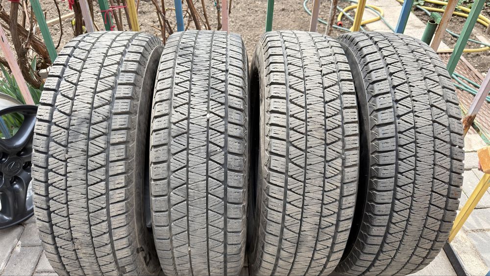 Зимние шины Bridgestone 225/70/16