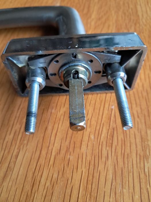 Дръжки за дограма, врати или прозорци