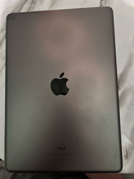 Продам айпад 9 го поколения . СРОЧНО!