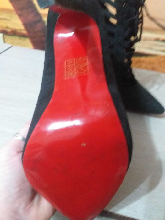 Черни     обувки