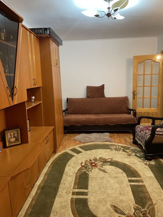 Inchiriez apartament 3 camere