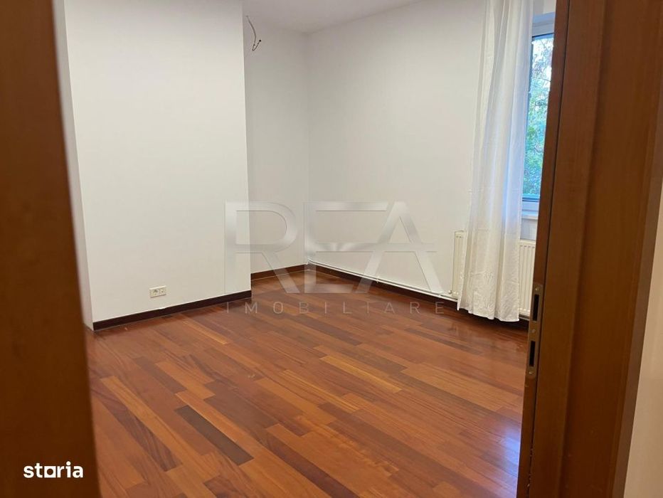 Apartament 4 camere  Resedinta