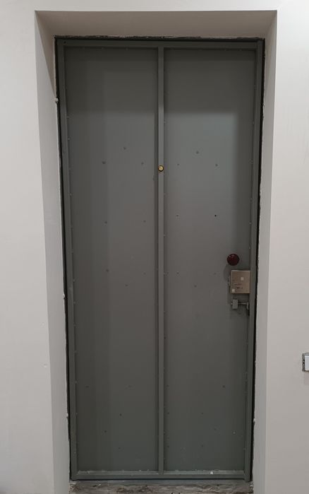 Продается дверь.