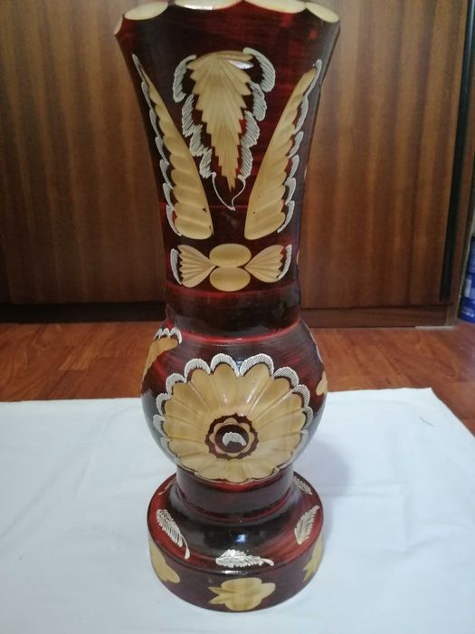 Дървена декоративна ваза – ръчна изработка