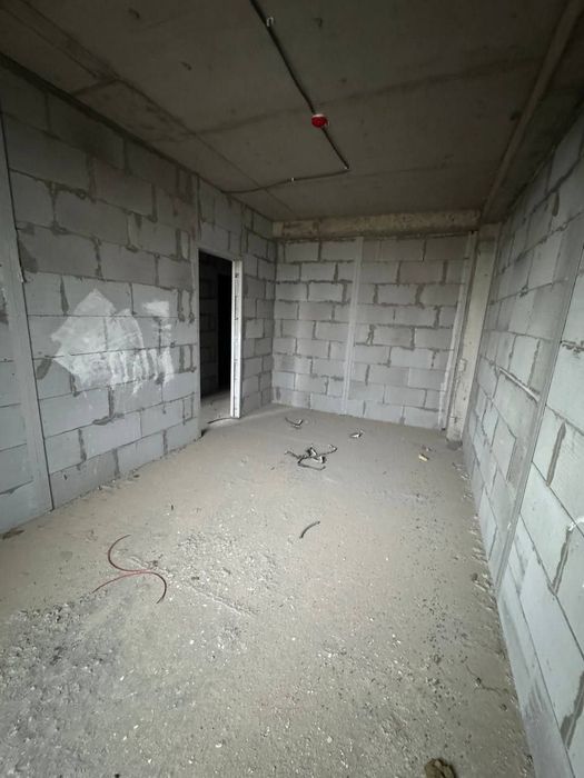 Продаётся квартира , площадь 62 КВ новостройка коробка