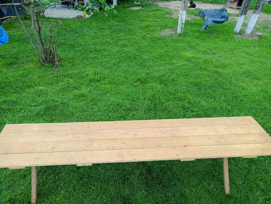 Masă din lemn pentru evenimente (botezuri, pomeni)