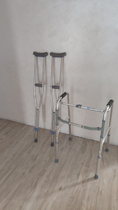 Ходунки с костылями