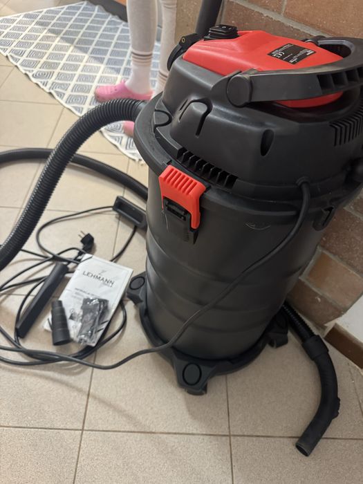 Aspiratorul multifunctional Lehmann Dace XL 30L