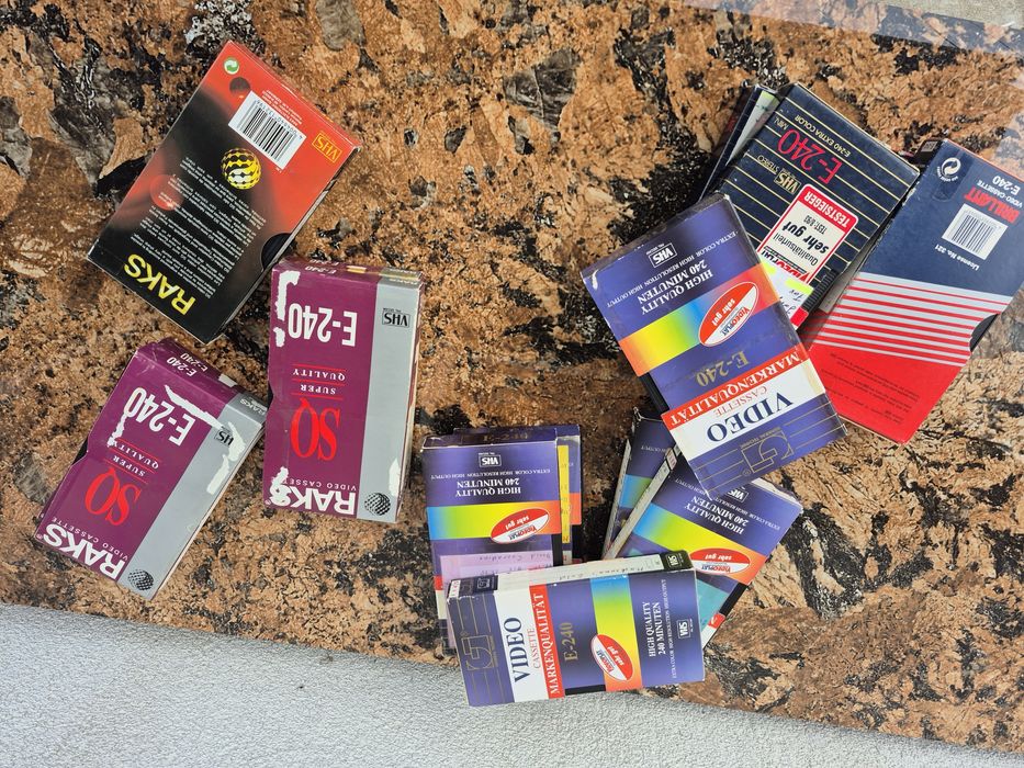 Vând Lot 16 casete video VHS  originale 240minute Raks colectie filme