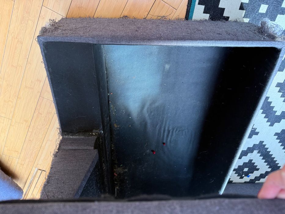 Подарявам захабен диван