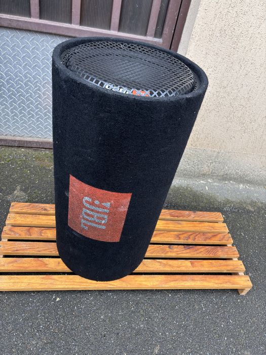 Vând tub de bass JBL 1000 W